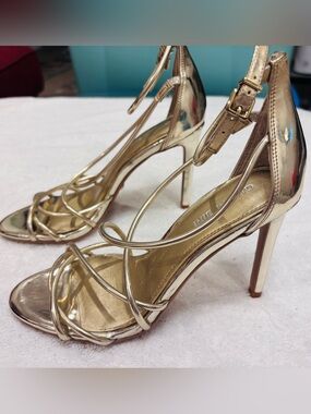 Almost Brand New Heels By Gianni Bini- Size 6M - Heel 3.5 Inches - box 15